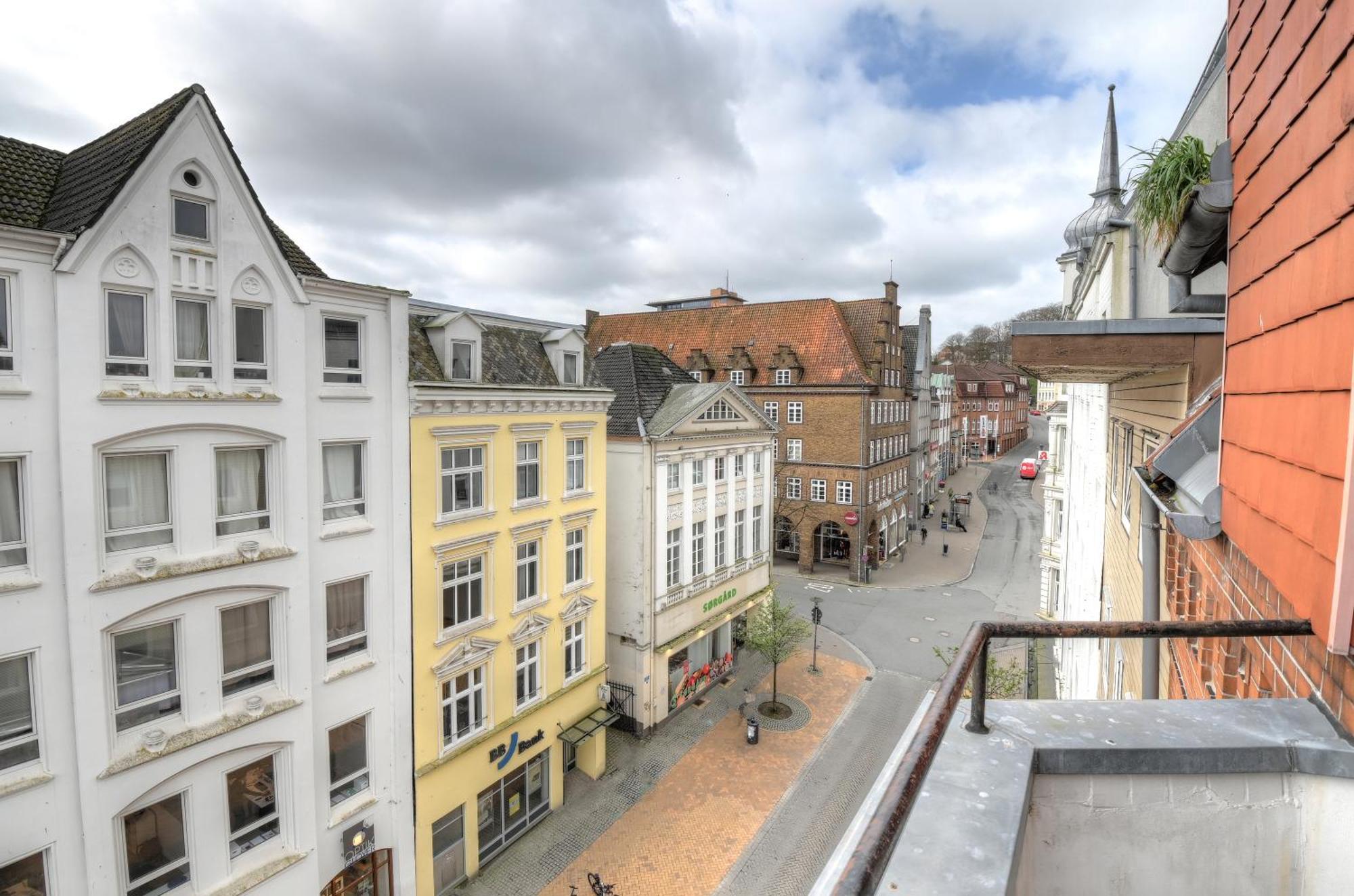 Mittendrin - Apartment Mit 2 Balkonen Sehr Zentral Flensburgo Exterior foto